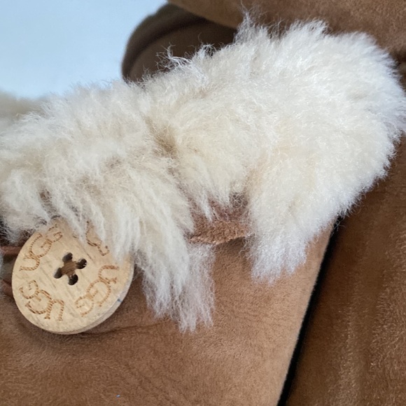 Ugg women's beige bailey button boots - Picture 5 of 8